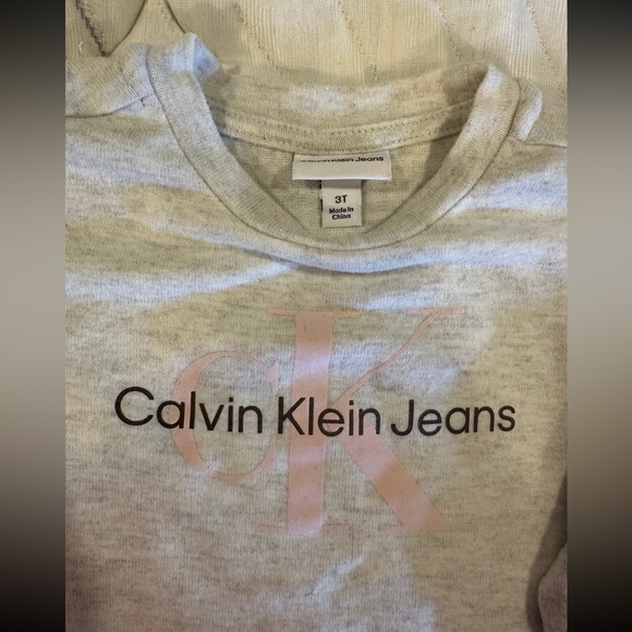 Calvin Klein Toddler Girl Two Piece Outfit Set Size 3T Like New - Picture 5 of 8